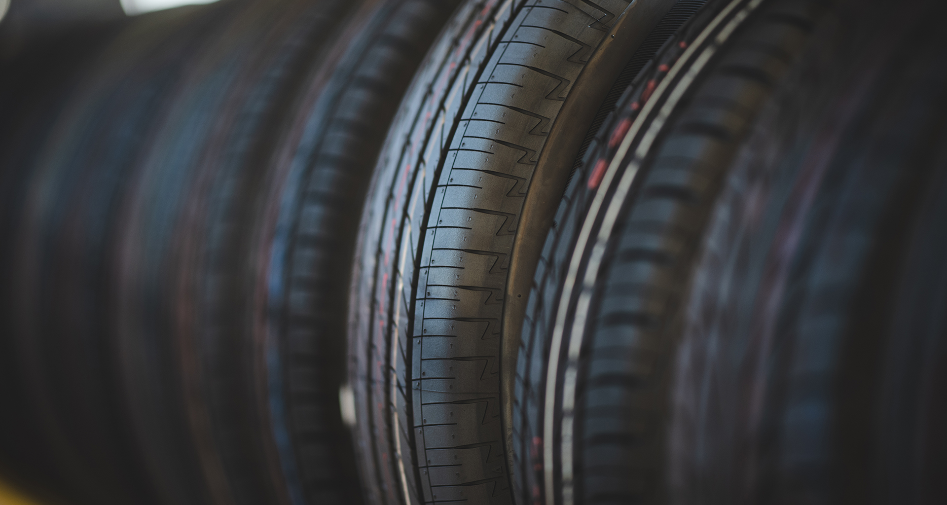 Sessiz Lastikler Nelerdir? Faydaları, Teknolojisi ve En İyi Seçenekler